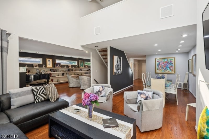 Photo of Listing #3995799