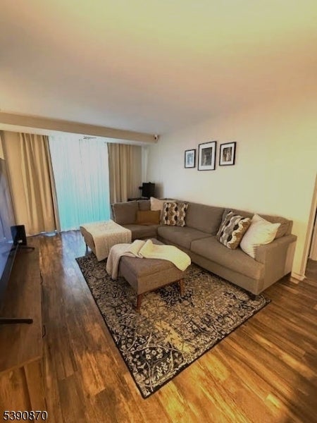 Photo of Listing #3995819