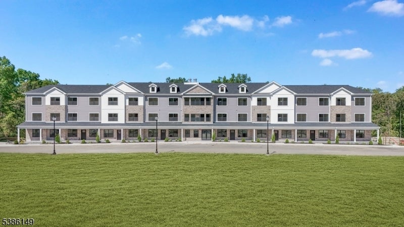 201 Encampment Ct, Montville Twp.