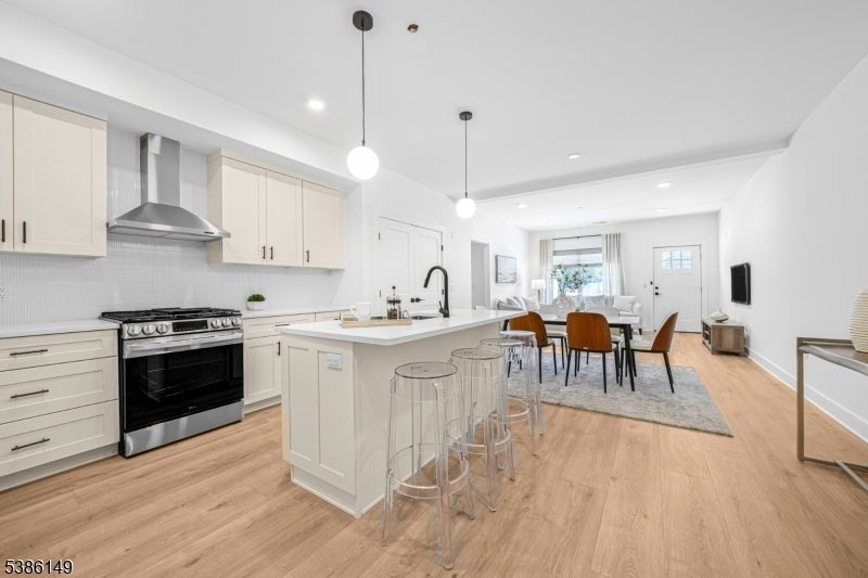 Photo of Listing #3995963