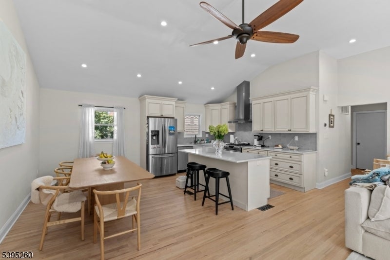 Photo of Listing #3996019