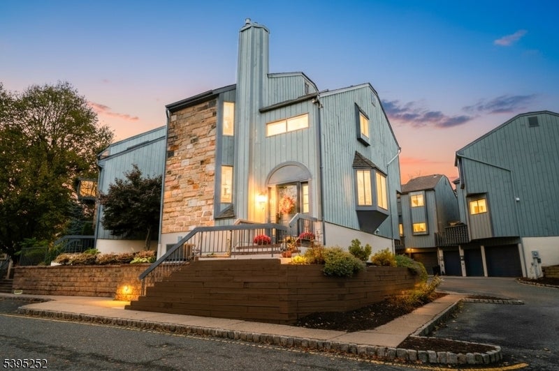 Photo of Listing #3996041