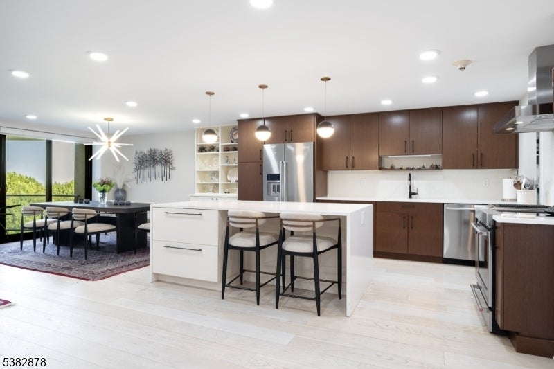 Photo of Listing #3996113