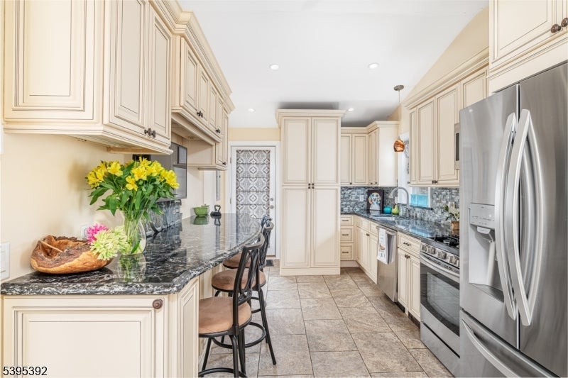 Photo of Listing #3996141