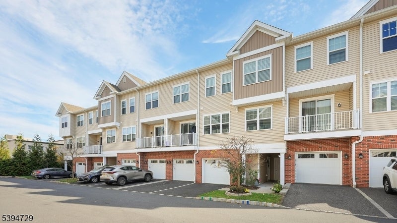 Photo of Listing #3996185