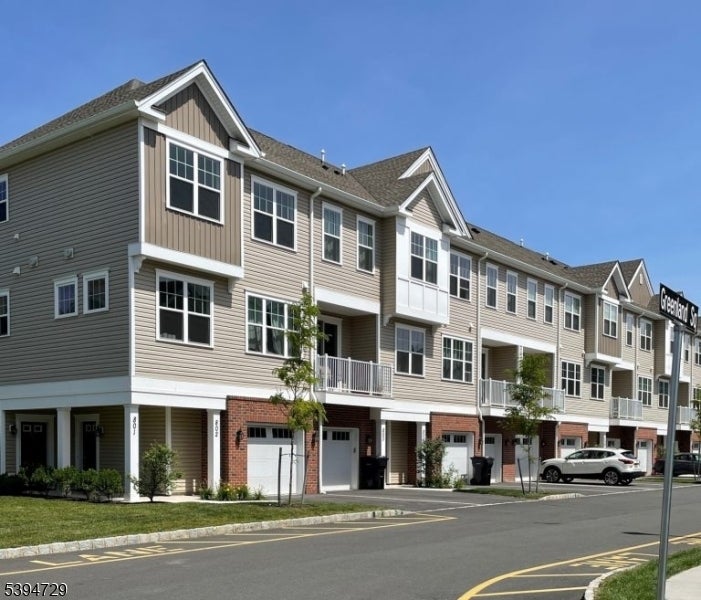 Photo of Listing #3996185