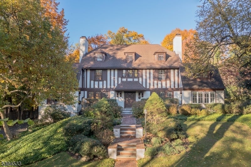 16 West Road, Millburn Twp.