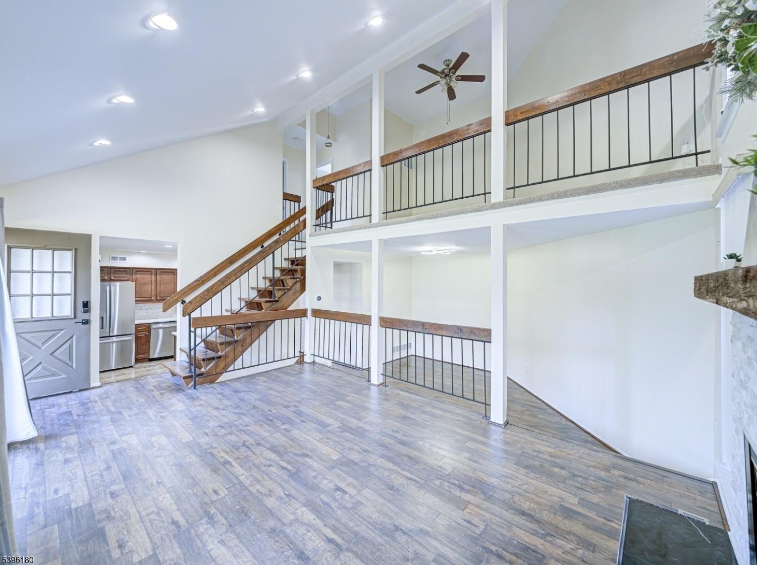 Photo of Listing #3997038