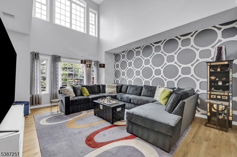 Photo of Listing #3997305