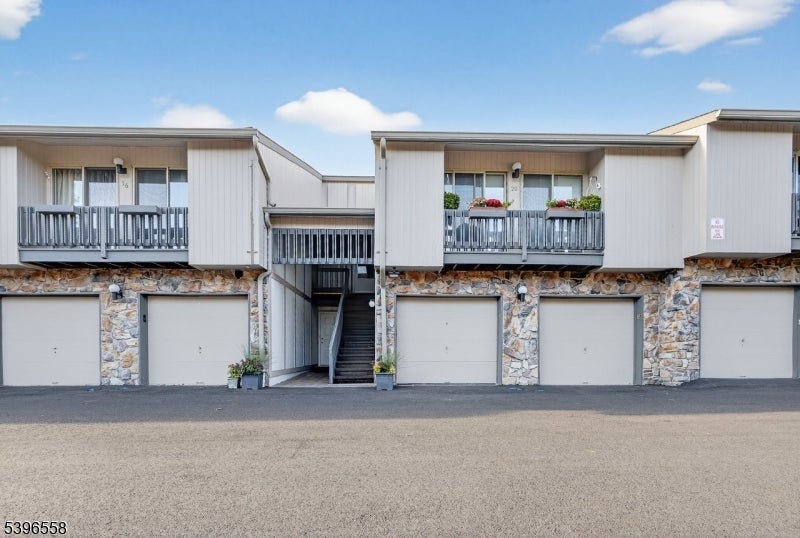 Photo of Listing #3997557