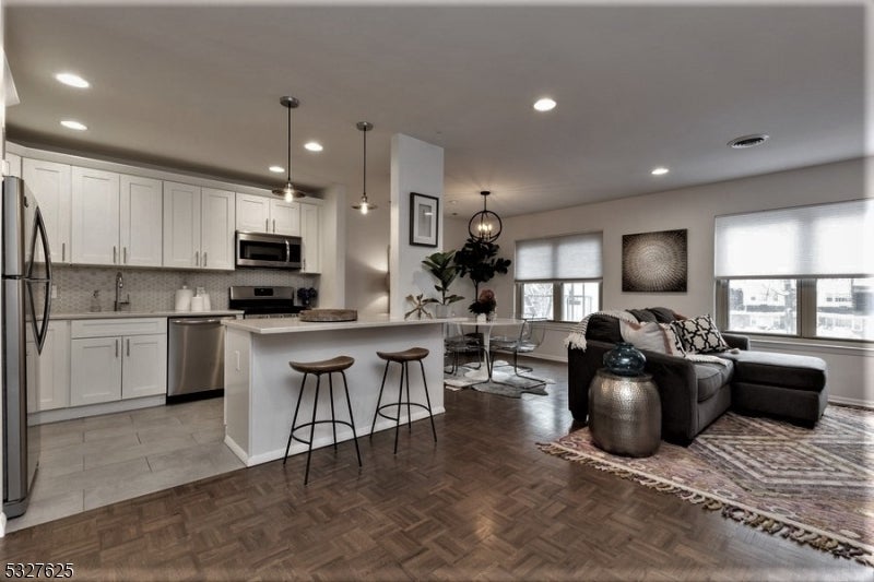 Photo of Listing #3998037