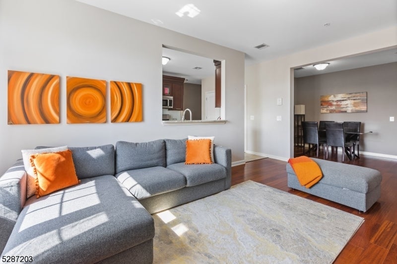 Photo of Listing #3998052