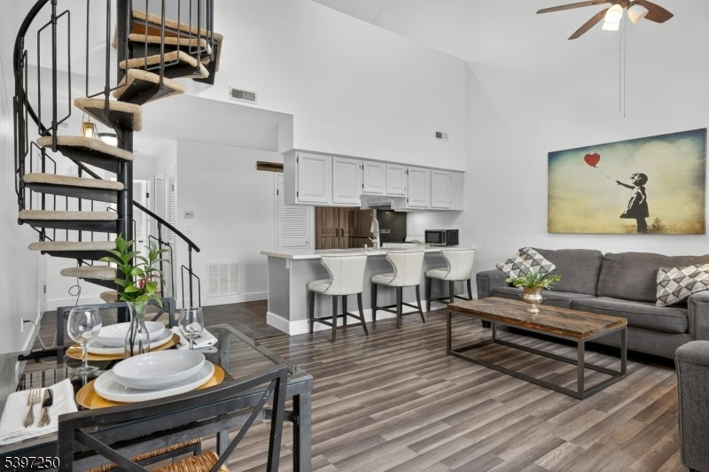 Photo of Listing #3998057