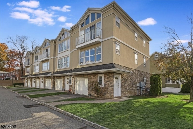 Photo of Listing #3998251