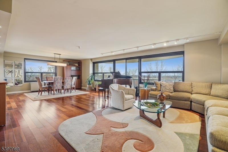 Photo of Listing #3998686