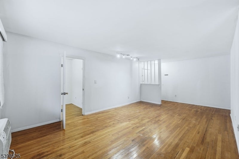 Photo of Listing #3999004