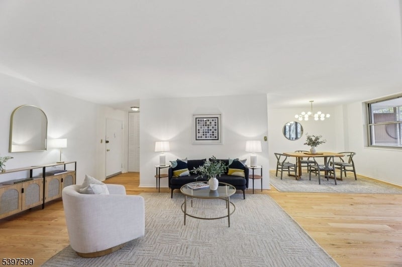 Photo of Listing #3999157