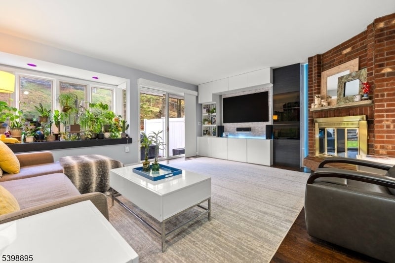 Photo of Listing #3999352