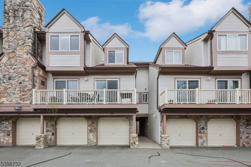 Photo of Listing #3999492