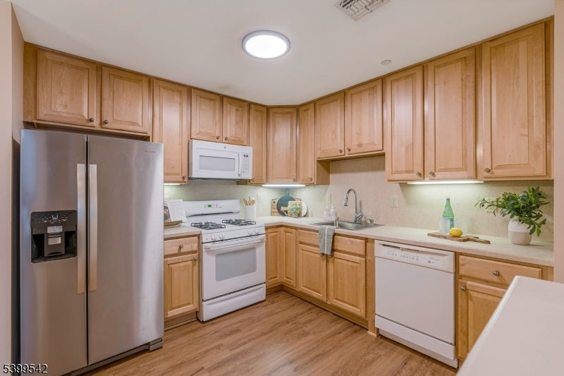 Photo of Listing #4000043