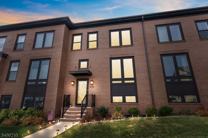 Photo of Listing #4000598