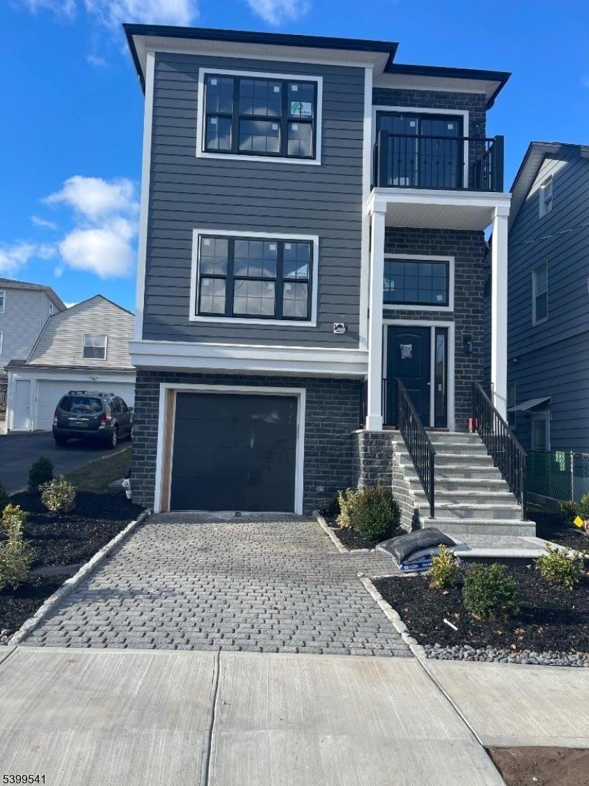 Photo of Listing #4001679