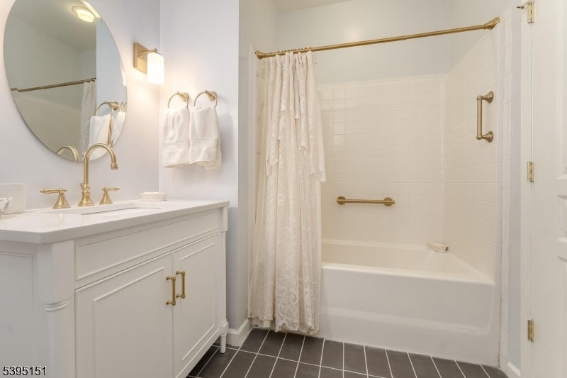 Photo of Listing #4002044