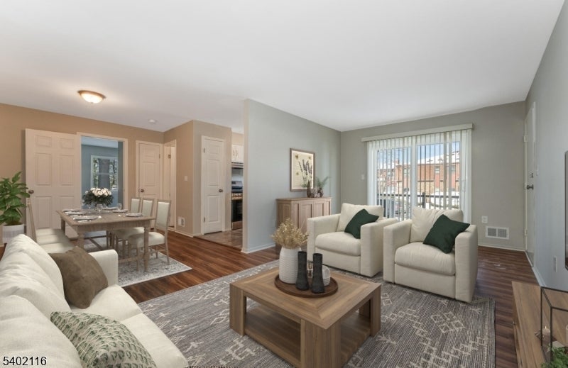 Photo of Listing #4002056