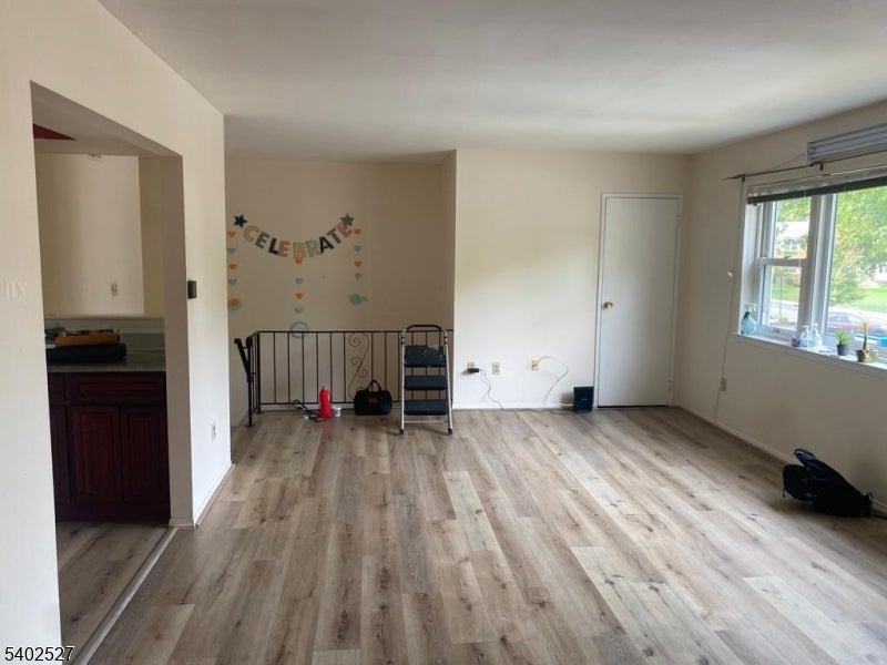 Photo of Listing #4002363