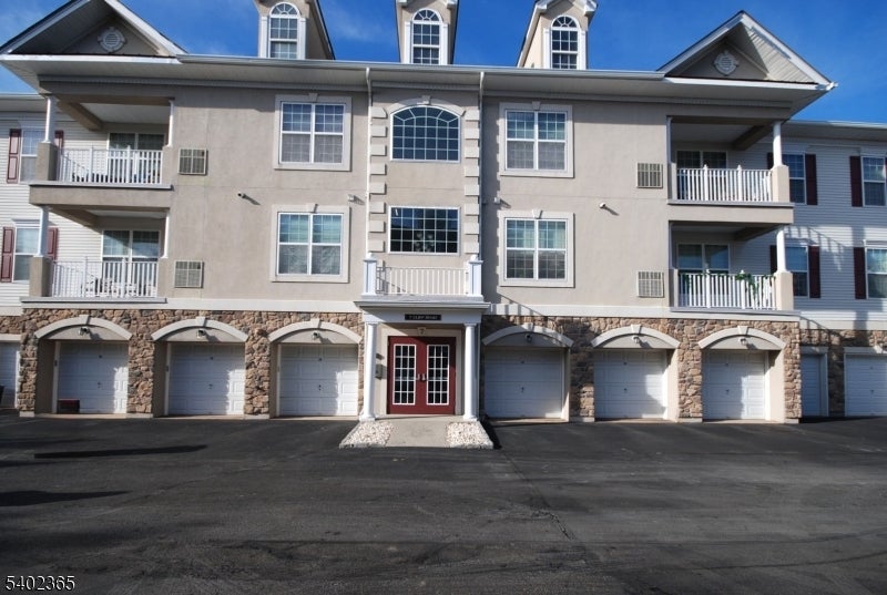 Photo of Listing #4002678