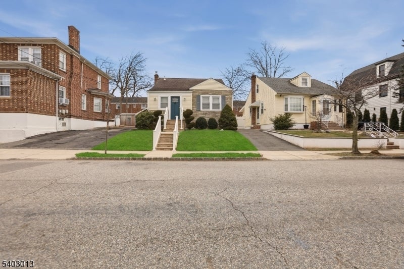 Photo of Listing #4002741