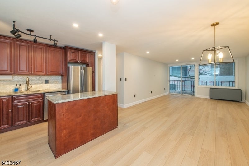 Photo of Listing #4003092