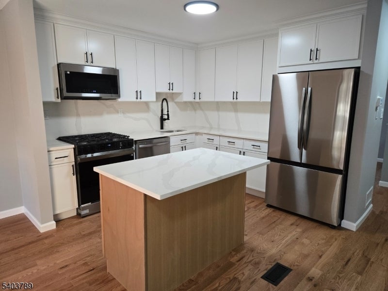 Photo of Listing #4003356