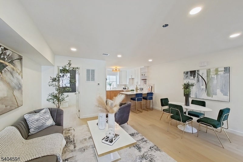 Photo of Listing #4004035