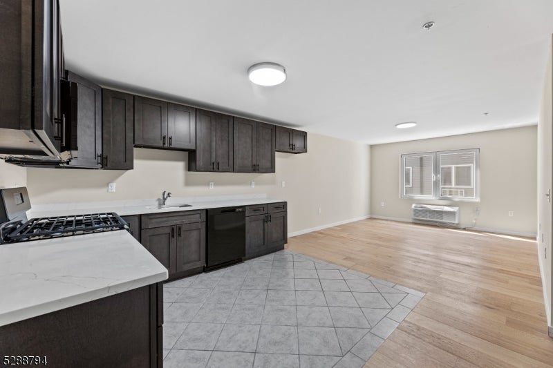 Photo of Listing #3903975