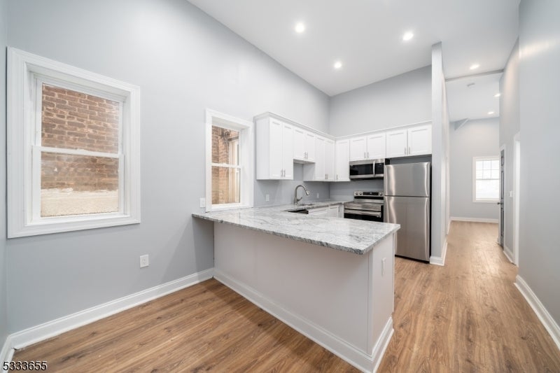 Photo of Listing #3942378