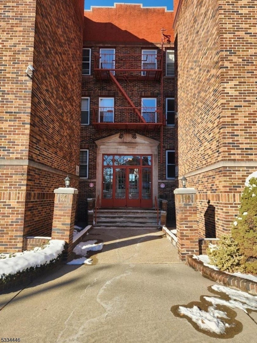 Photo of Listing #3942863