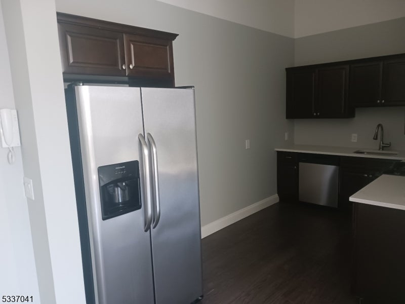 Photo of Listing #3945052