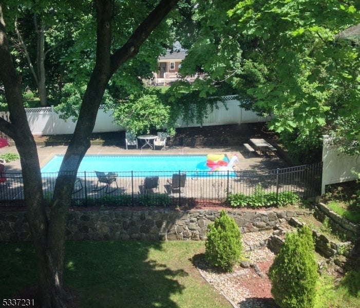 Photo of Listing #3945163