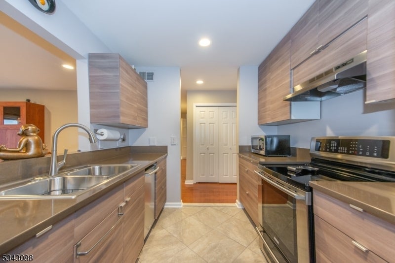 Photo of Listing #3950127