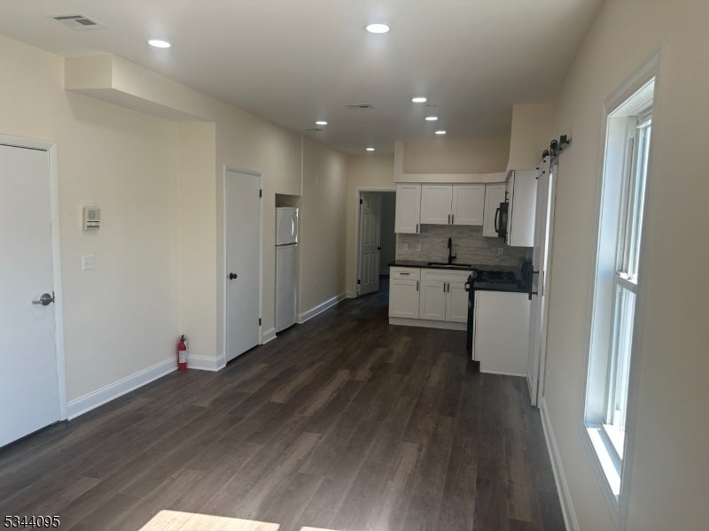 Photo of Listing #3950887