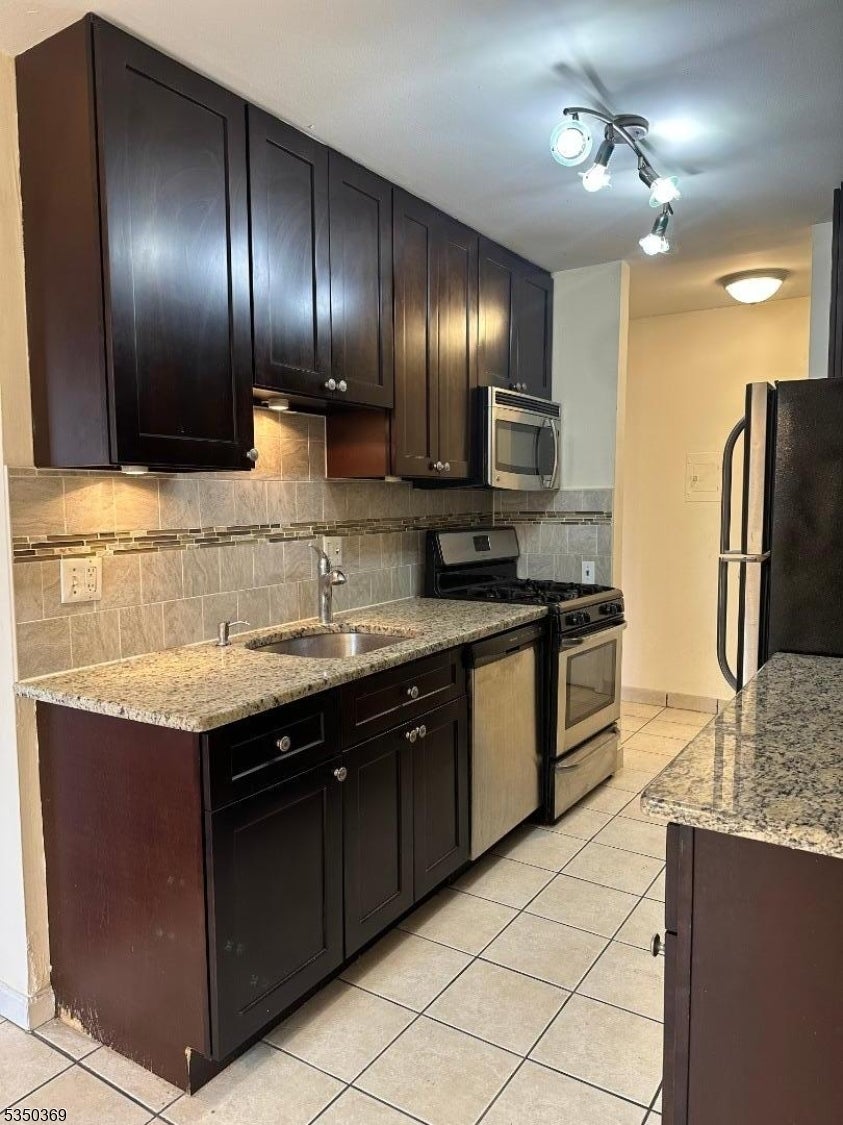 Photo of Listing #3956460
