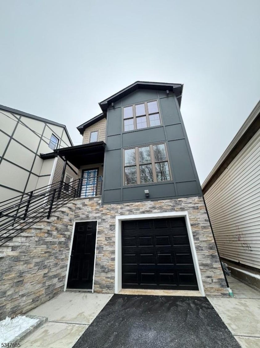 Photo of Listing #3956472