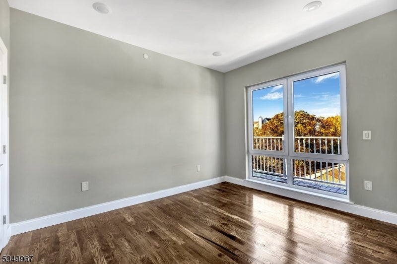 Photo of Listing #3956726