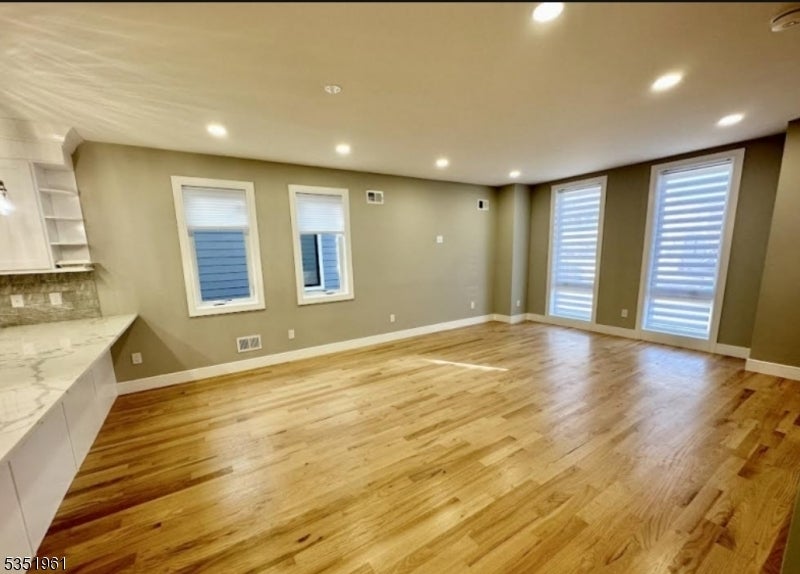 Photo of Listing #3957569