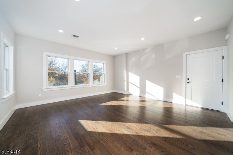 Photo of Listing #3960485