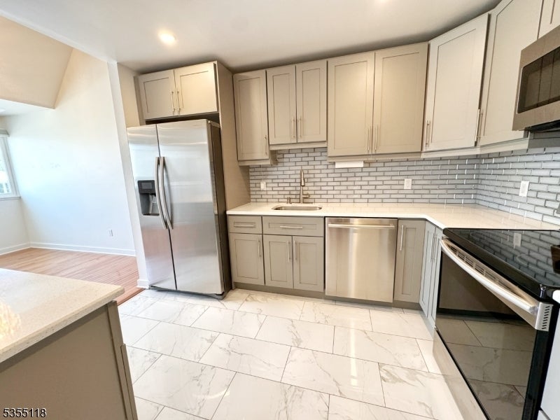 Photo of Listing #3960510