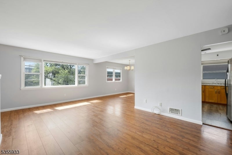 Photo of Listing #3961176