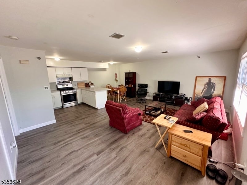Photo of Listing #3961804