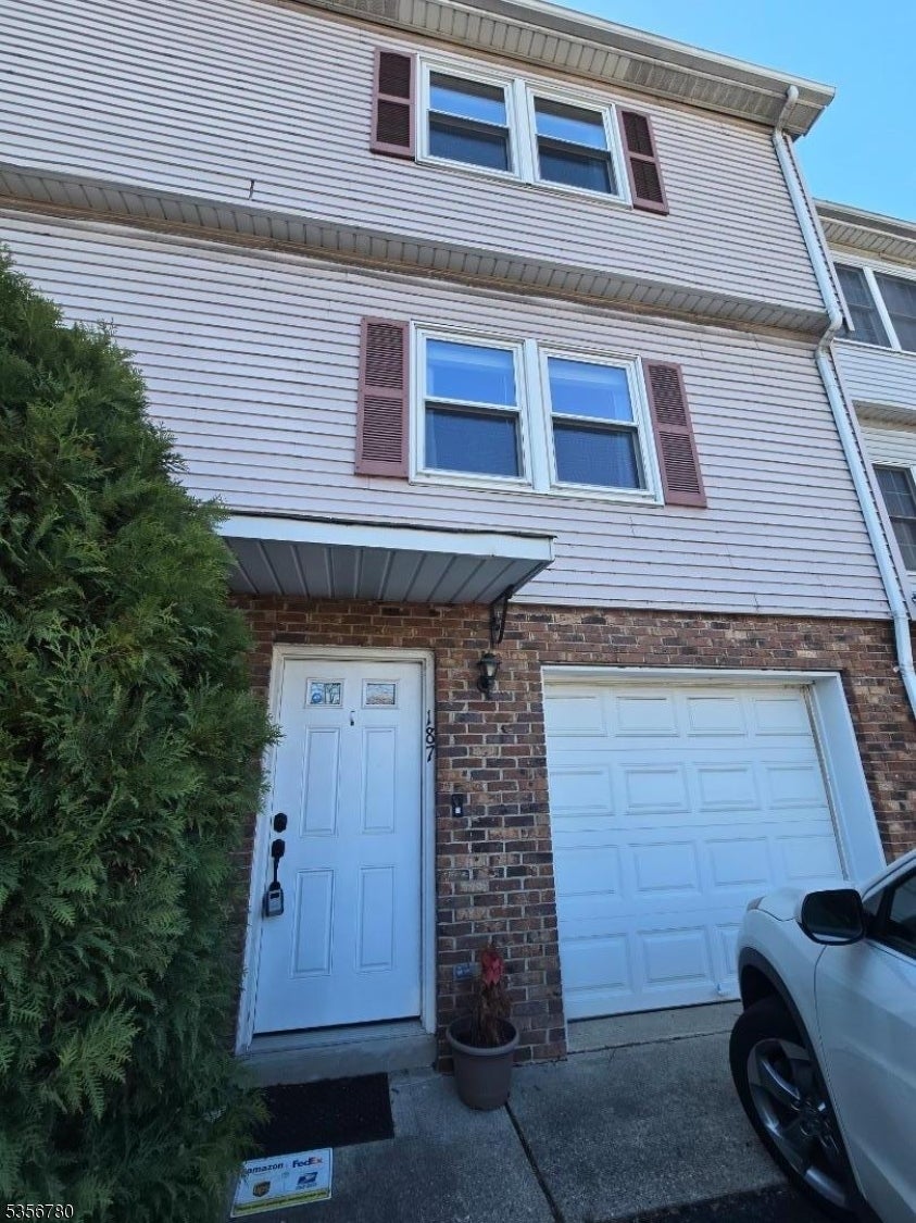 Photo of Listing #3961957